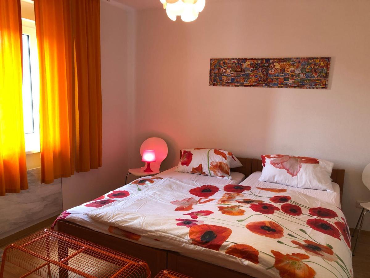 Altstadt Naehe 7 Min Fussweg Ueber Alte Maibruecke Zu Pension Mit Balkon & Garten, Ideal For Long Stay, Relocation Ochsenfurt Luaran gambar