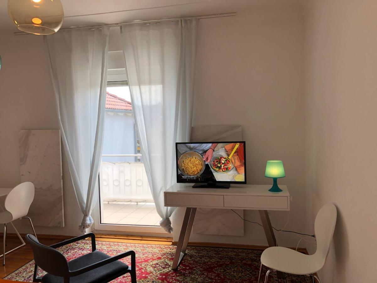Altstadt Naehe 7 Min Fussweg Ueber Alte Maibruecke Zu Pension Mit Balkon & Garten, Ideal For Long Stay, Relocation Ochsenfurt Luaran gambar