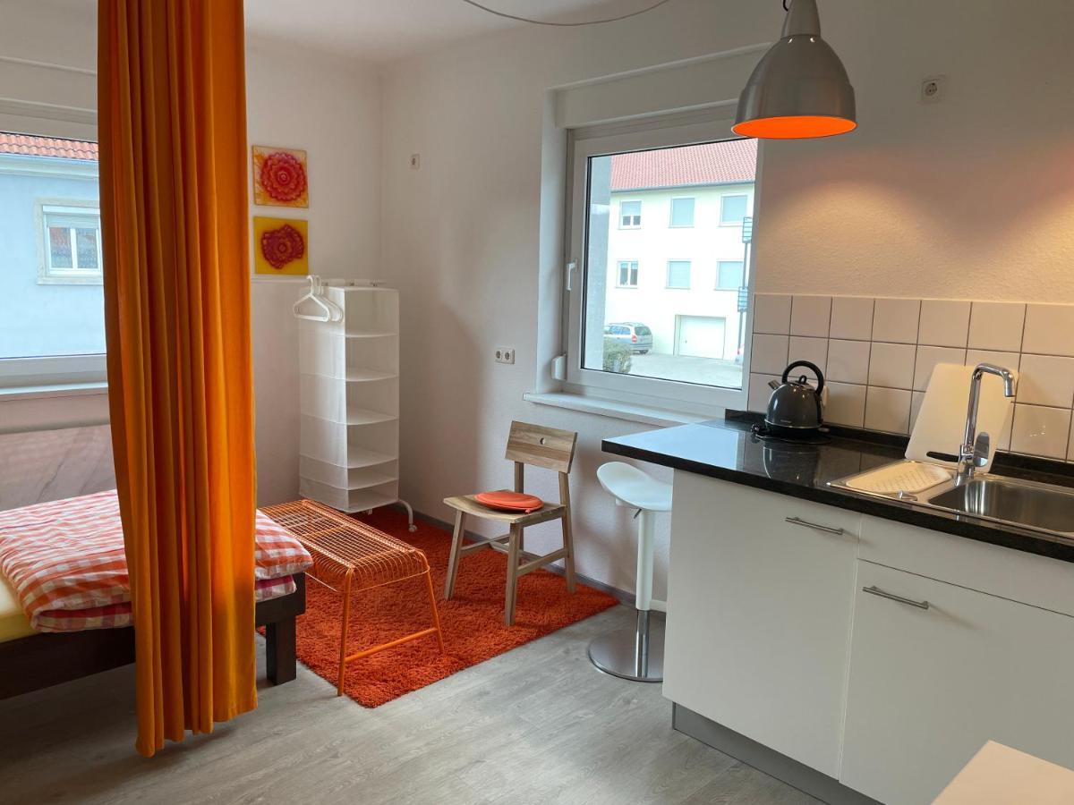 Altstadt Naehe 7 Min Fussweg Ueber Alte Maibruecke Zu Pension Mit Balkon & Garten, Ideal For Long Stay, Relocation Ochsenfurt Luaran gambar