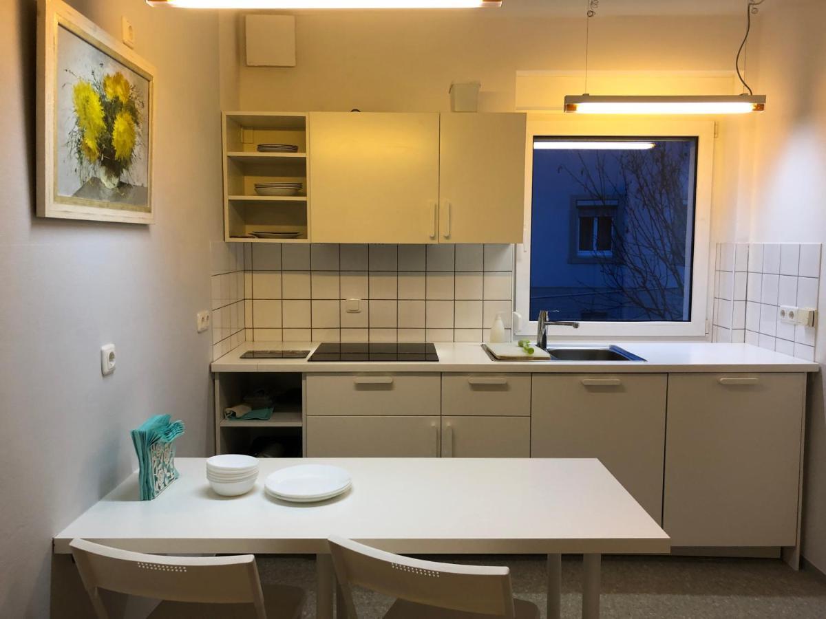 Altstadt Naehe 7 Min Fussweg Ueber Alte Maibruecke Zu Pension Mit Balkon & Garten, Ideal For Long Stay, Relocation Ochsenfurt Luaran gambar