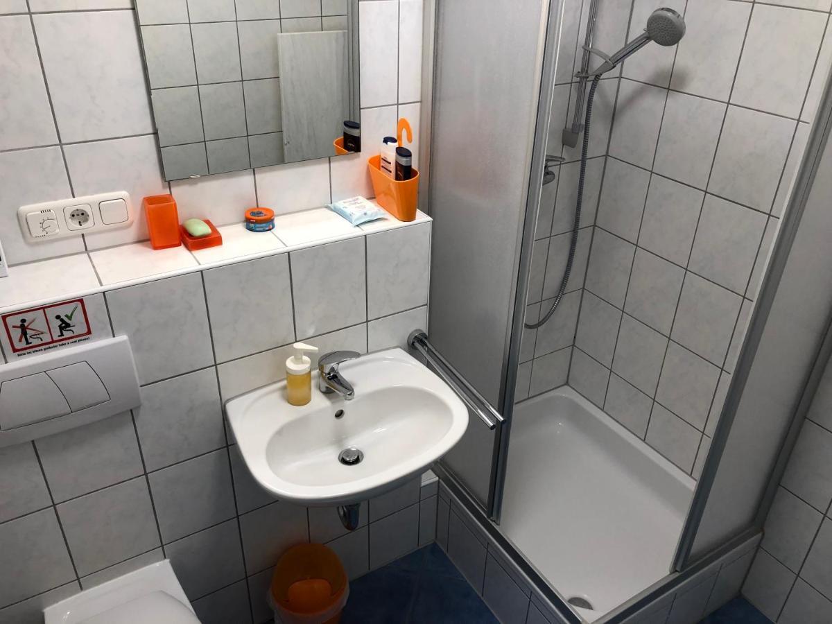 Altstadt Naehe 7 Min Fussweg Ueber Alte Maibruecke Zu Pension Mit Balkon & Garten, Ideal For Long Stay, Relocation Ochsenfurt Luaran gambar